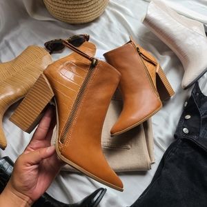 Camel heeled boots